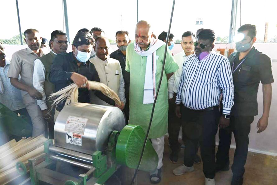 कृषि मंत्री ने केला तना रेशा उत्पादन इकाई एवं दाल प्रसंस्करण इकाई का किया लोकार्पण