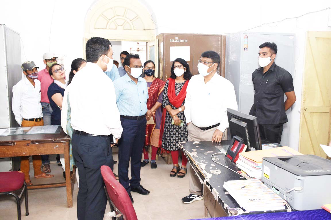 लंबित प्रकरणों का जल्द निराकरण करने के सख्त निर्देश-संभागायुक्त