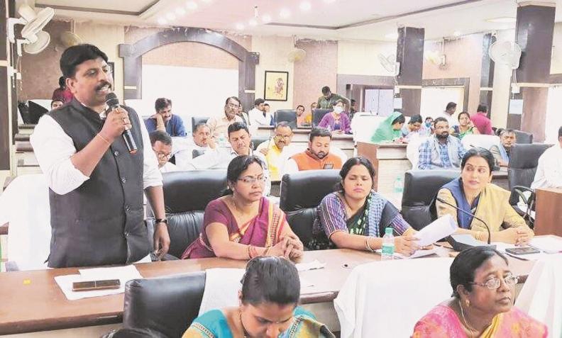 टैक्स स्लेब परिवर्तन का भाजपा के साथ  कांग्रेस पार्षदों ने भी किया विरोध