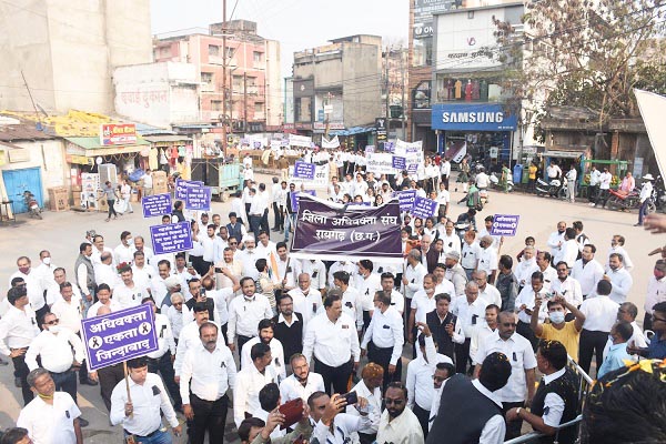 तहसील दफ्तर में मारपीट, तीनों वकीलों को मिली जमानत