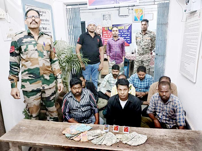 अलग-अलग जगह से दर्जनभर जुआरी गिरफ्तार