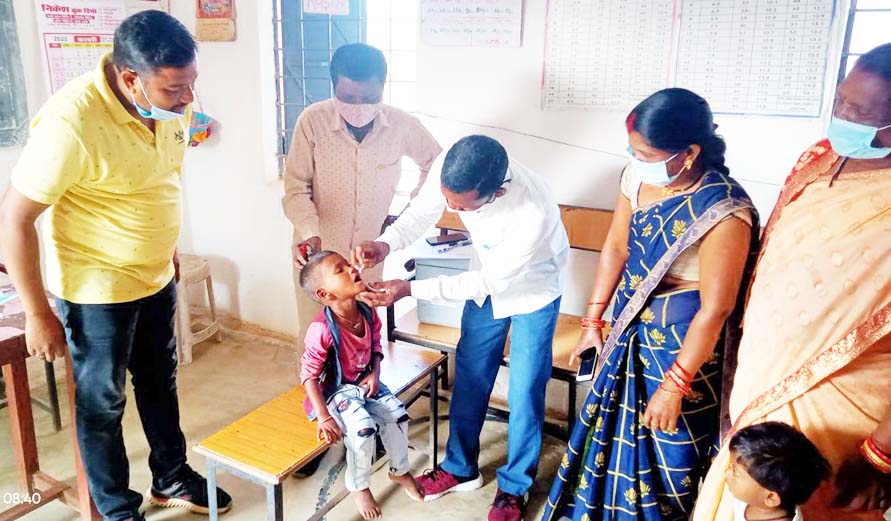 पोलियो की दवा पिलाई गई