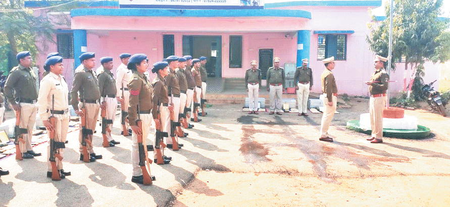 एएसपी ने किया परेड का निरीक्षण