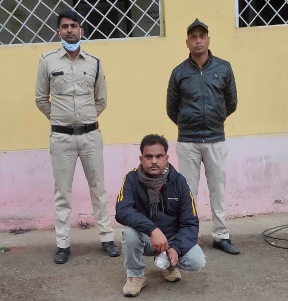 किसानों के फर्जी हस्ताक्षर कर 34 लाख का गबन