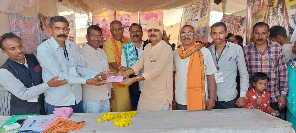 राजिम भक्तिन मंदिर समिति के भोग भंडारा में प्रतिदिन हजारों ने लिया प्रसाद राजिम भक्तिन मंदिर समिति के भोग भंडारा में प्रतिदिन हजारों ने लिया प्रसाद