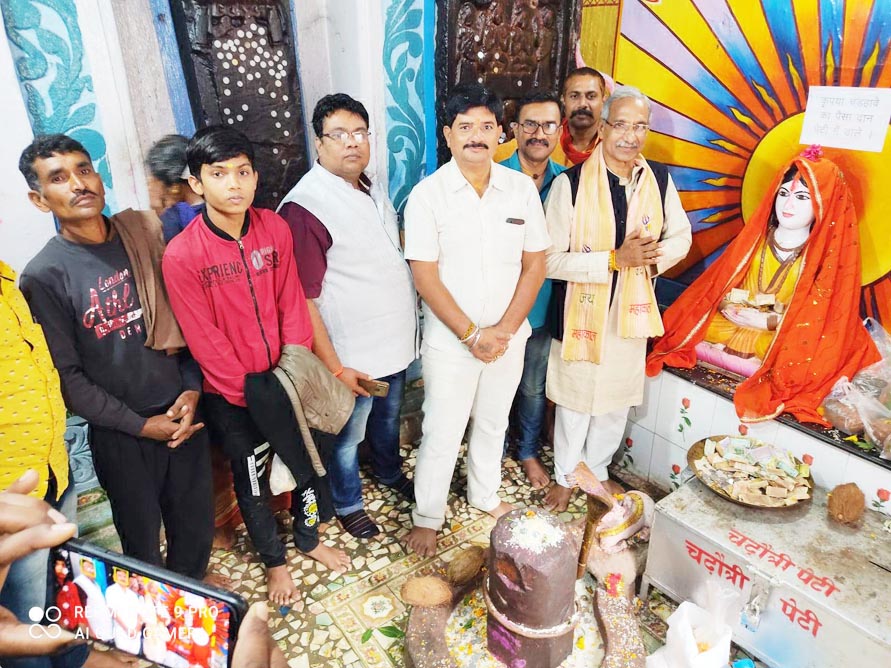 पूर्व सांसद चंदूलाल के जन्मदिन पर बधाई देने लगा रहा तांता