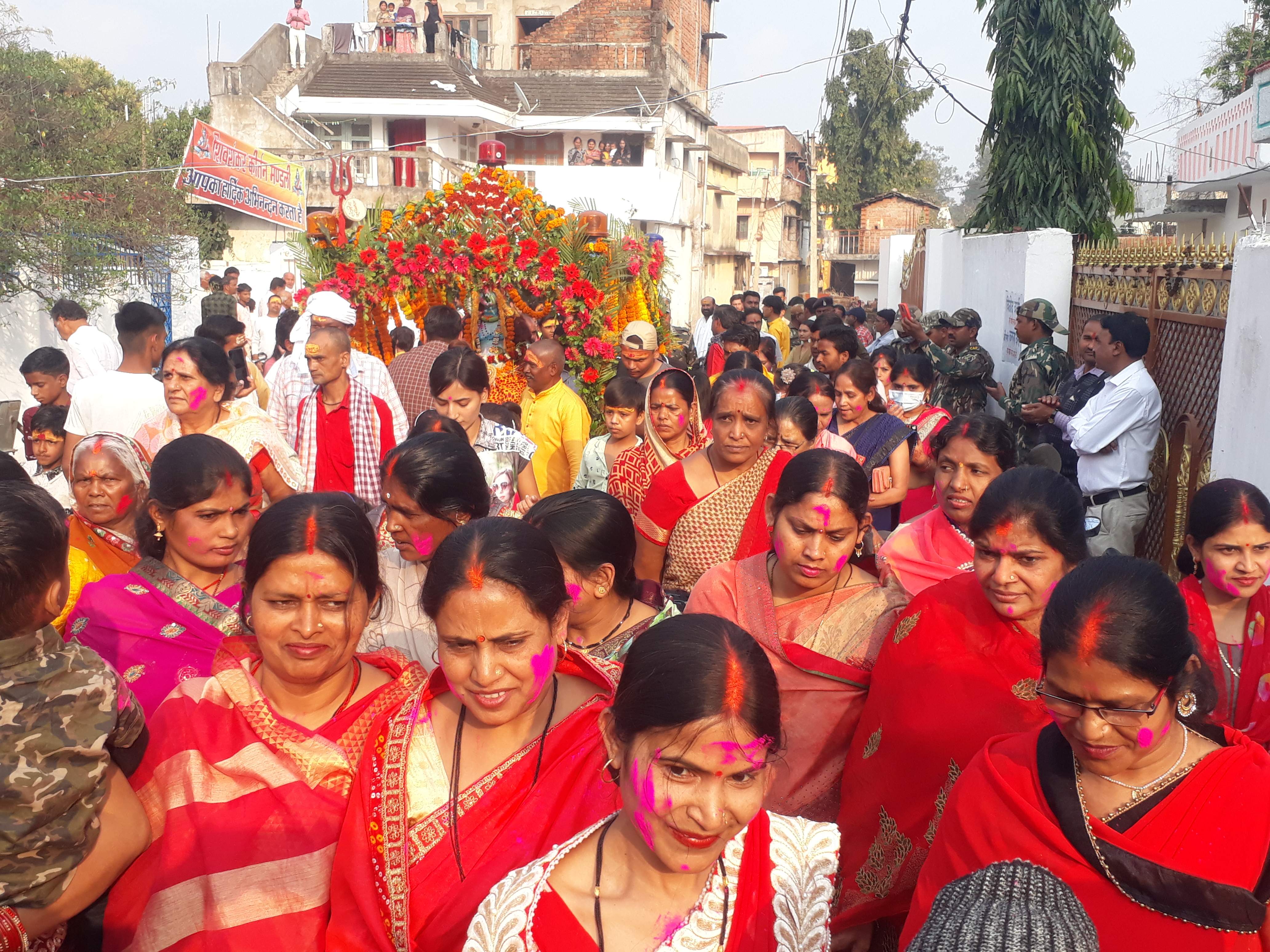 महाशिवरात्रि पर शिवालयों में गूंजा हर-हर महादेव, उमड़े भक्त