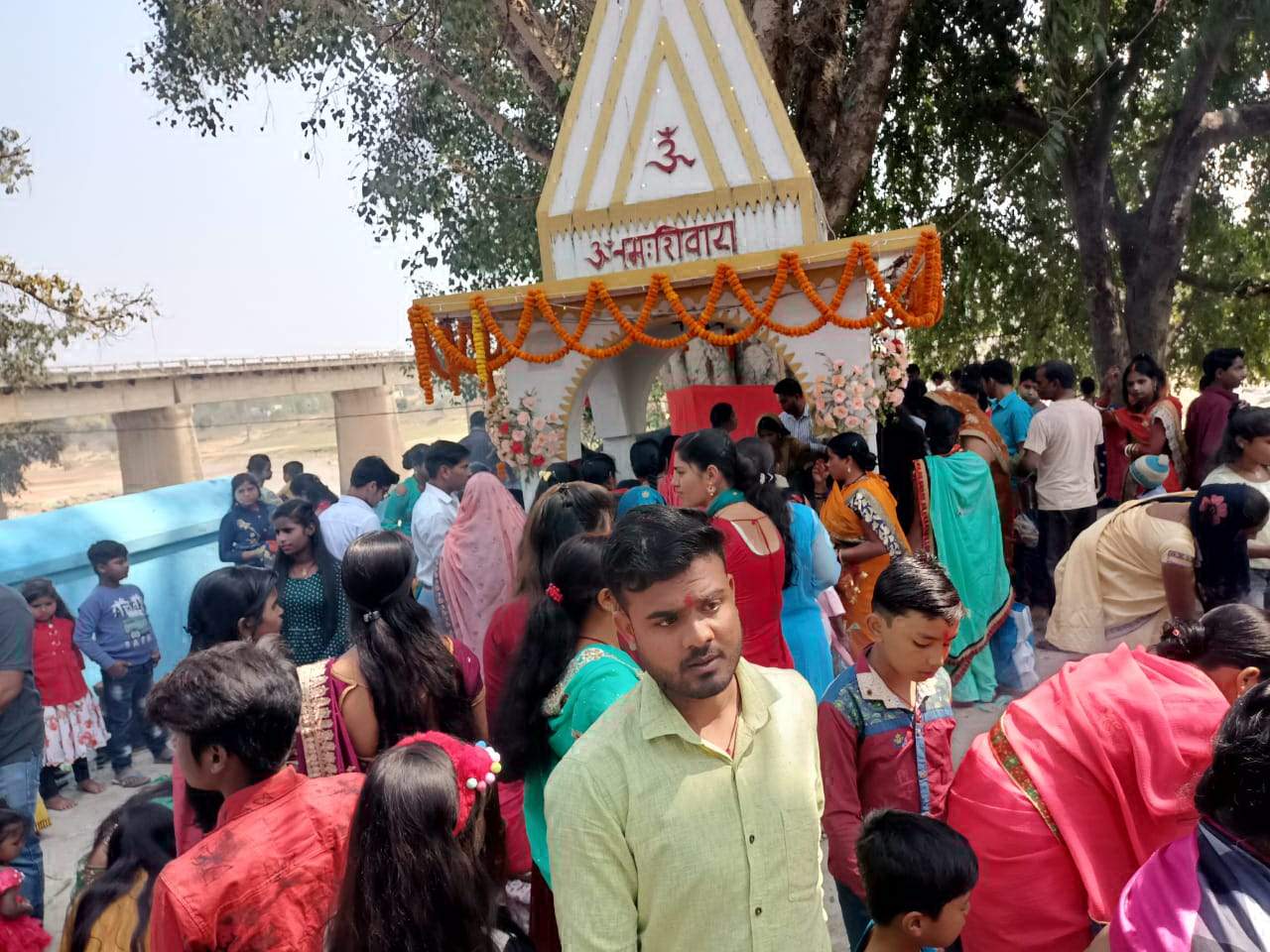 शिवालयों में भक्तों का लगा रहा तांता