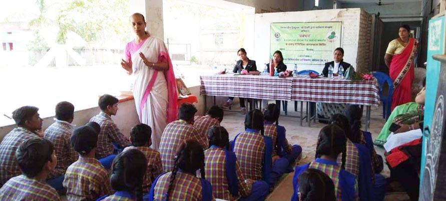 बच्चों को लोक अदालत के महत्व की दी जानकारी