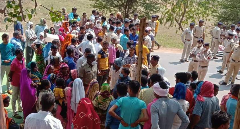 अवैध खुदाई, ग्रामीणों का चक्काजाम