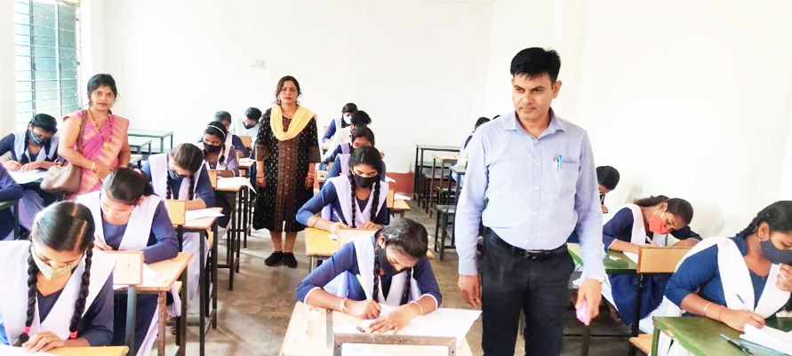 परीक्षा केन्द्रों का उडऩदस्ता दलों ने किया निरीक्षण