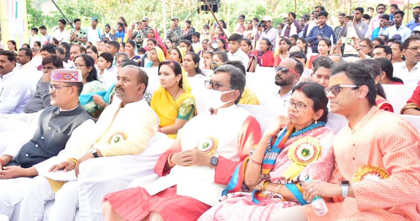 अमृतधारा जलप्रपात को पर्यटन स्थल के रूप विकसित करने लगातार काम-डॉ. महंत अमृतधारा जलप्रपात को पर्यटन स्थल के रूप विकसित करने लगातार काम-डॉ. महंत