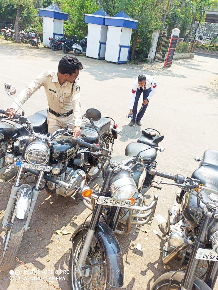 यातायात विभाग ने की 32सौ प्रकरण में साढ़े लाख की वसूली यातायात विभाग ने की 32सौ प्रकरण में साढ़े लाख की वसूली