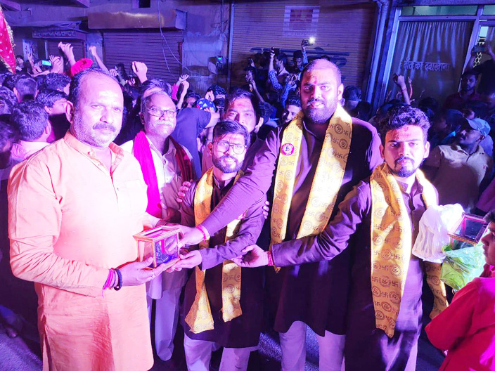 शिव की बारात में झूमे भक्त