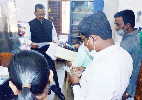 अव्यवस्था को देखकर जताई नाराजगी, माह के भीतर व्यवस्था सुधारने चेतावनी
