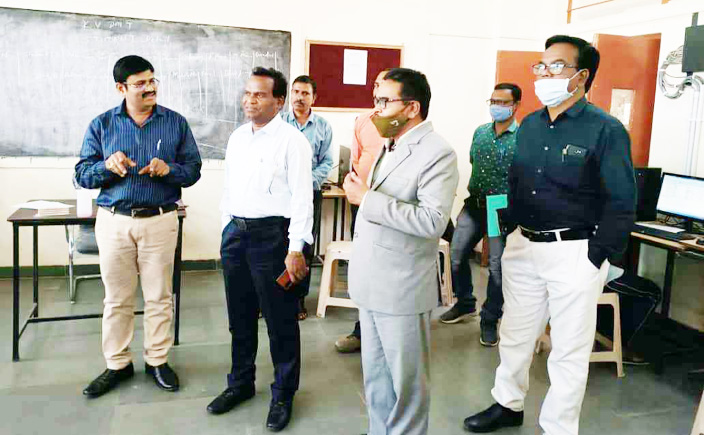 कलेक्टर ने केन्द्रीय विद्यालय का निरीक्षण कर ली शैक्षणिक गतिविधियों की जानकारी