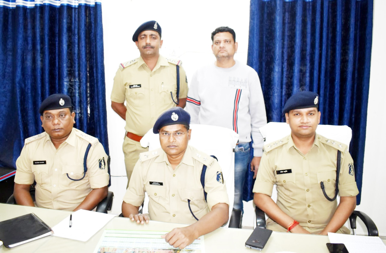 एपेक्स बैंक में लाखों की धोखाधड़ी, 1 गिरफ्तार एपेक्स बैंक में लाखों की धोखाधड़ी, 1 गिरफ्तार
