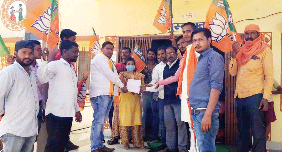 भाजयुमो ने प्राथमिक स्वास्थ्य केंद्र घेरा  व्यवस्था में सुधार लाने सौंपा ज्ञापन