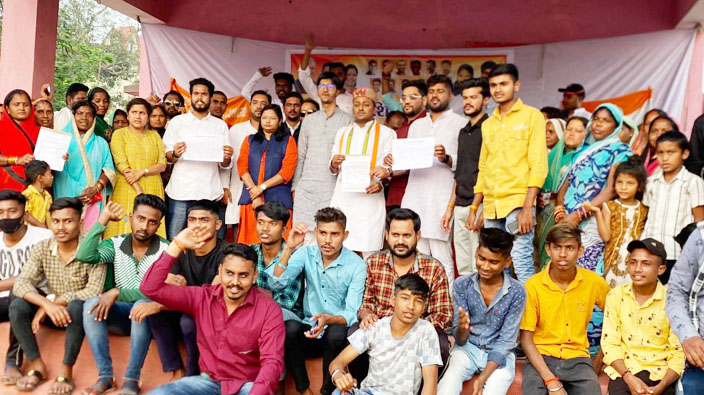 कांग्रेस सदस्यता शिविर में युवाओं के साथ महिलाओं ने दी सहभागिता