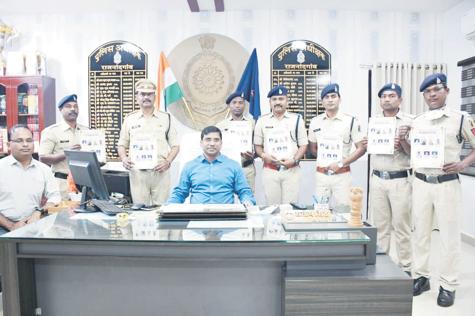 कॉप ऑफ द मंथ में सम्मानित हुए अफसर-जवान