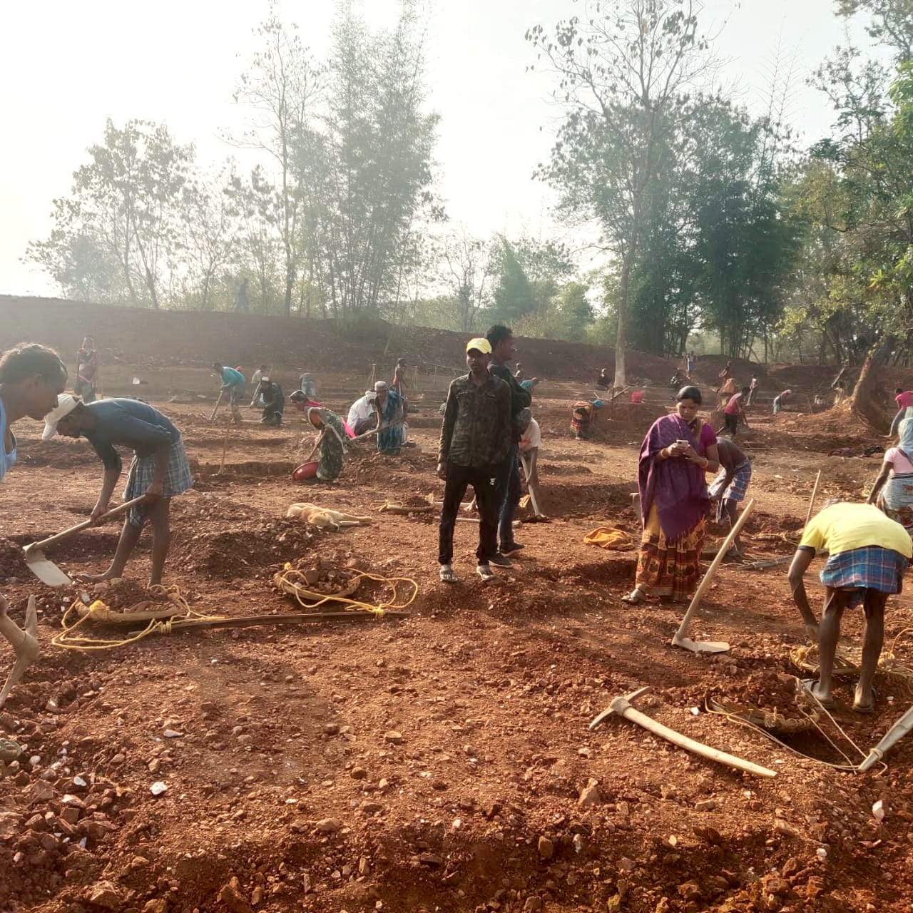 ग्रामीण महिलाएं भी दोहरी जिम्मेदारी निभाने में नहीं हैं पीछे