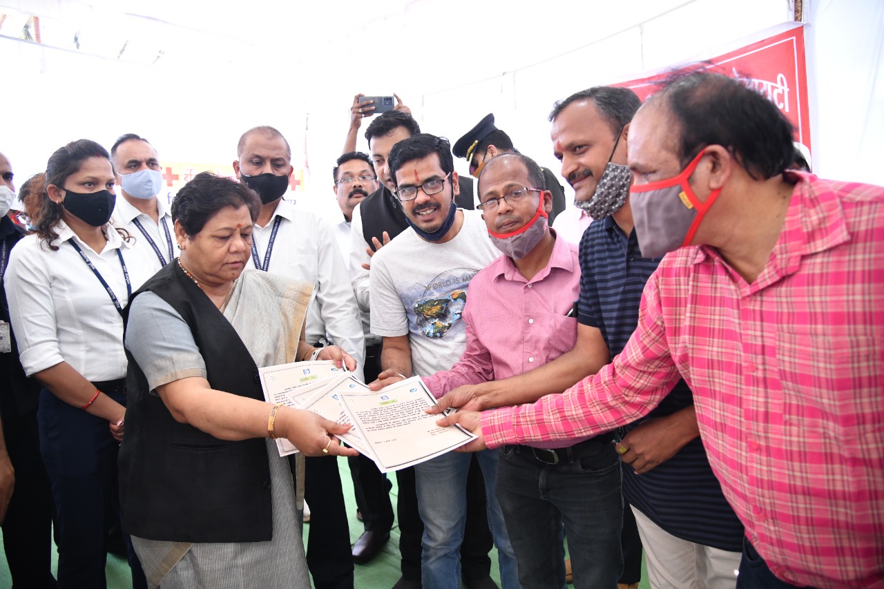 राज्यपाल ने युवोदय अकादमी के शिक्षकों को किया सम्मानित
