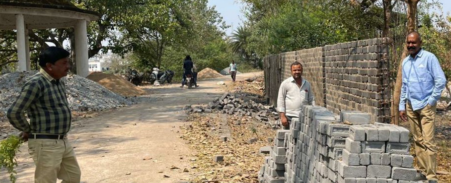 विधायक निधि से हो रहा मुक्तिधाम का कायाकल्प