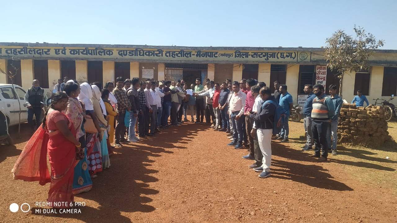 महंगाई भत्ता के लिए सीएम के नाम सौंपा ज्ञापन