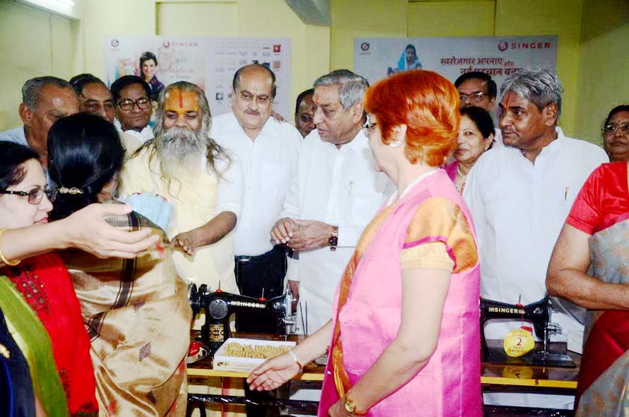 बाल आश्रम में सिलाई प्रशिक्षण केन्द्र शुरू बाल आश्रम में सिलाई प्रशिक्षण केन्द्र शुरू
