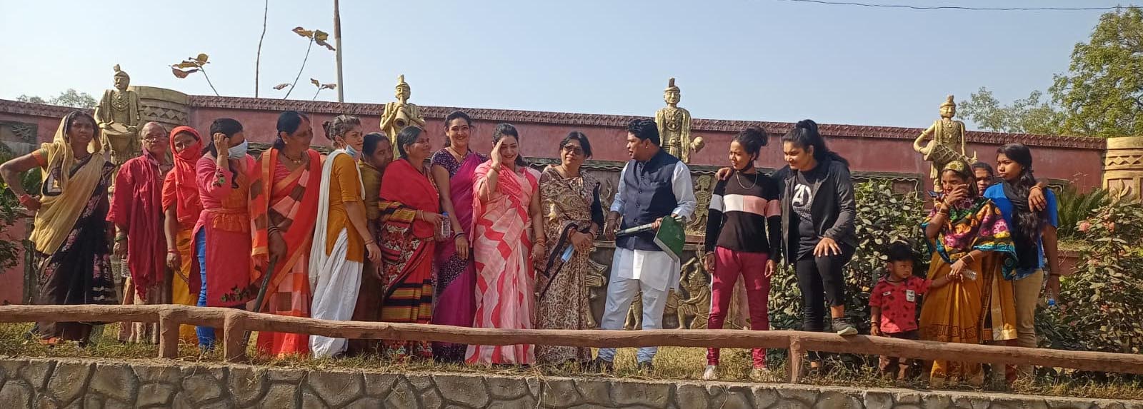 महिला कांग्रेस ने स्वच्छता अभियान चलाया महिला कांग्रेस ने स्वच्छता अभियान चलाया