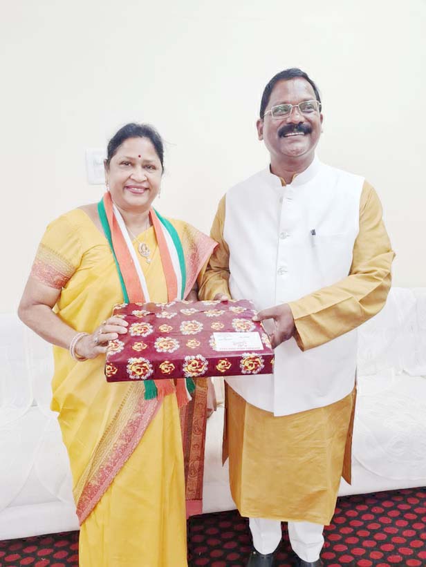 सिहावा विधायक को दी बधाई