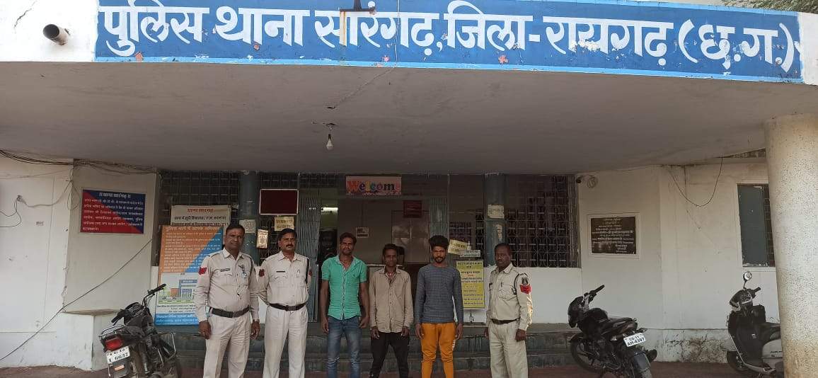 लिफ्ट लेने के बहाने ग्रामीण से लूट, 3 गिरफ्तार लिफ्ट लेने के बहाने ग्रामीण से लूट, 3 गिरफ्तार