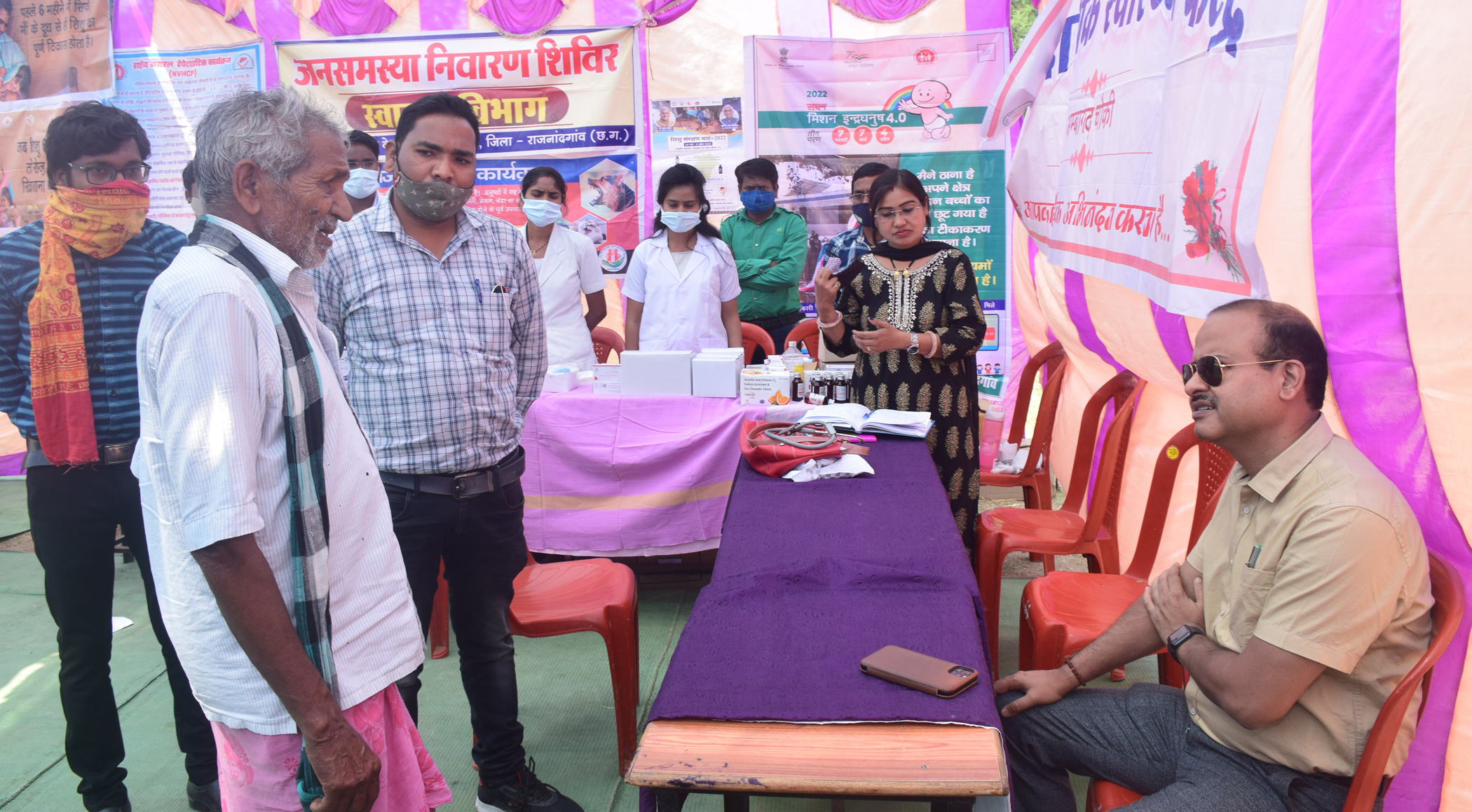 कलेक्टर शिविर में ग्रामीणों से हुए रूबरू