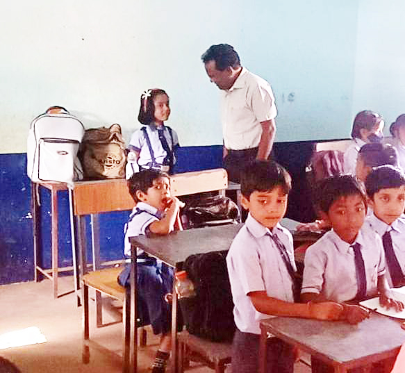 आत्मानंद उत्कृष्ट विद्यालय का कलेक्टर ने किया निरीक्षण