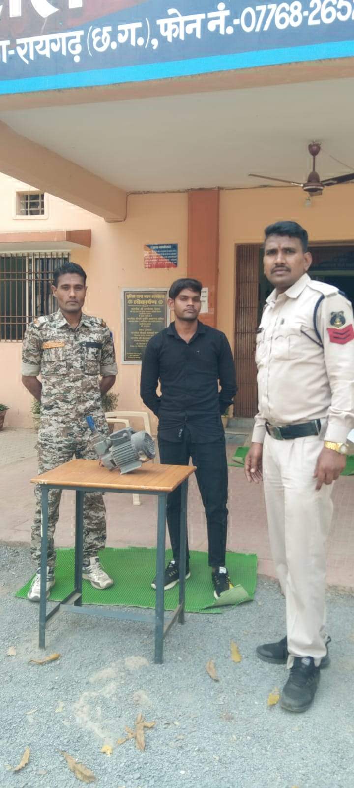 टुल्लू पंप के साथ युवक गिरफ्तार