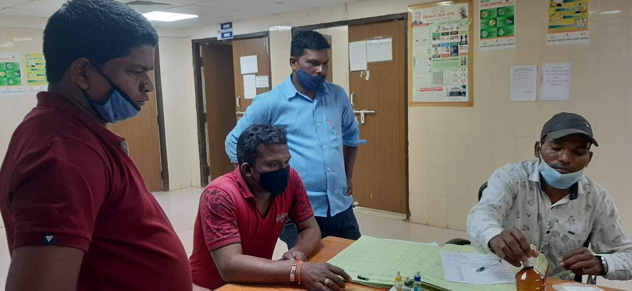 रक्तदान कर घायल आरक्षक की बचाई जान रक्तदान कर घायल आरक्षक की बचाई जान