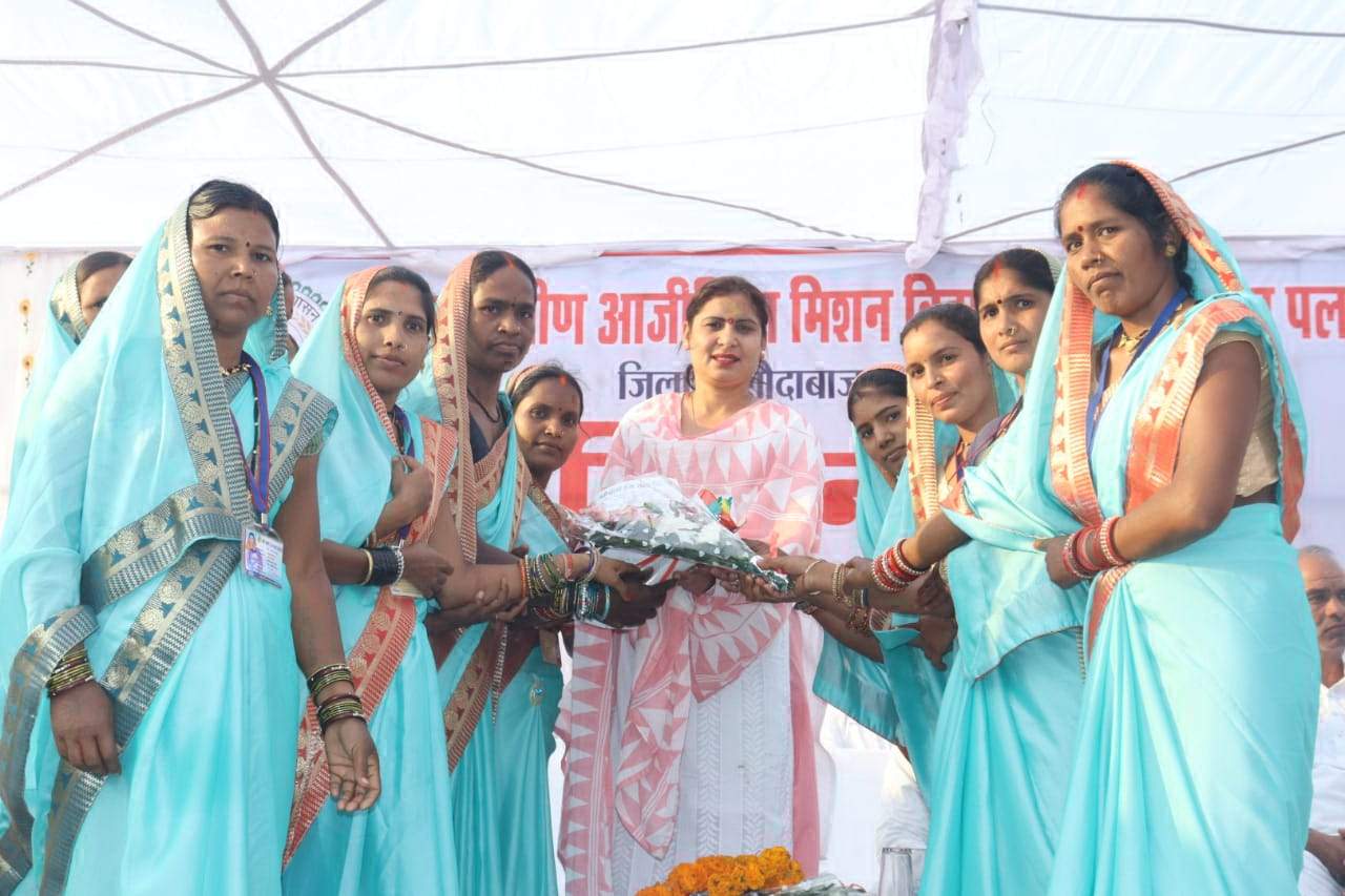 महिलाओं को आर्थिक रूप से संपन्न कराने बिहान योजना से जोडक़र रोजगार उपलब्ध करा रहीं- शकुन्तला