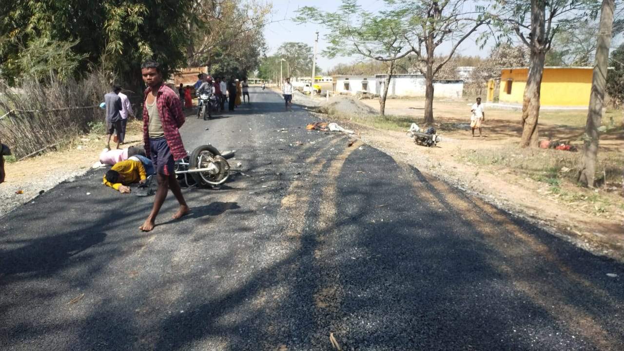 दो बाइकों में भिड़ंत, एक मौत, 5 जख्मी