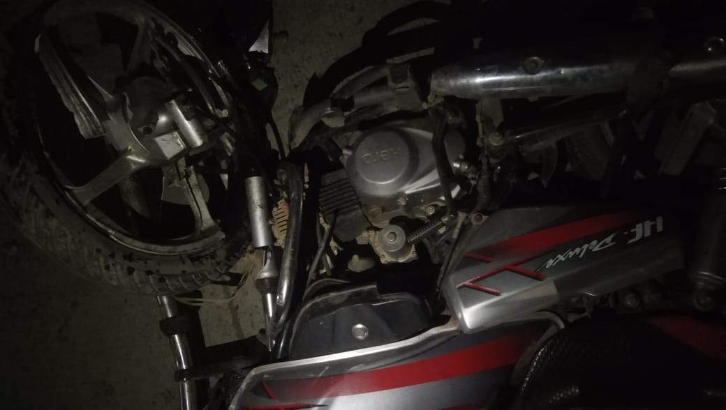 कार-बाइक में भिड़ंत, एक युवक गंभीर