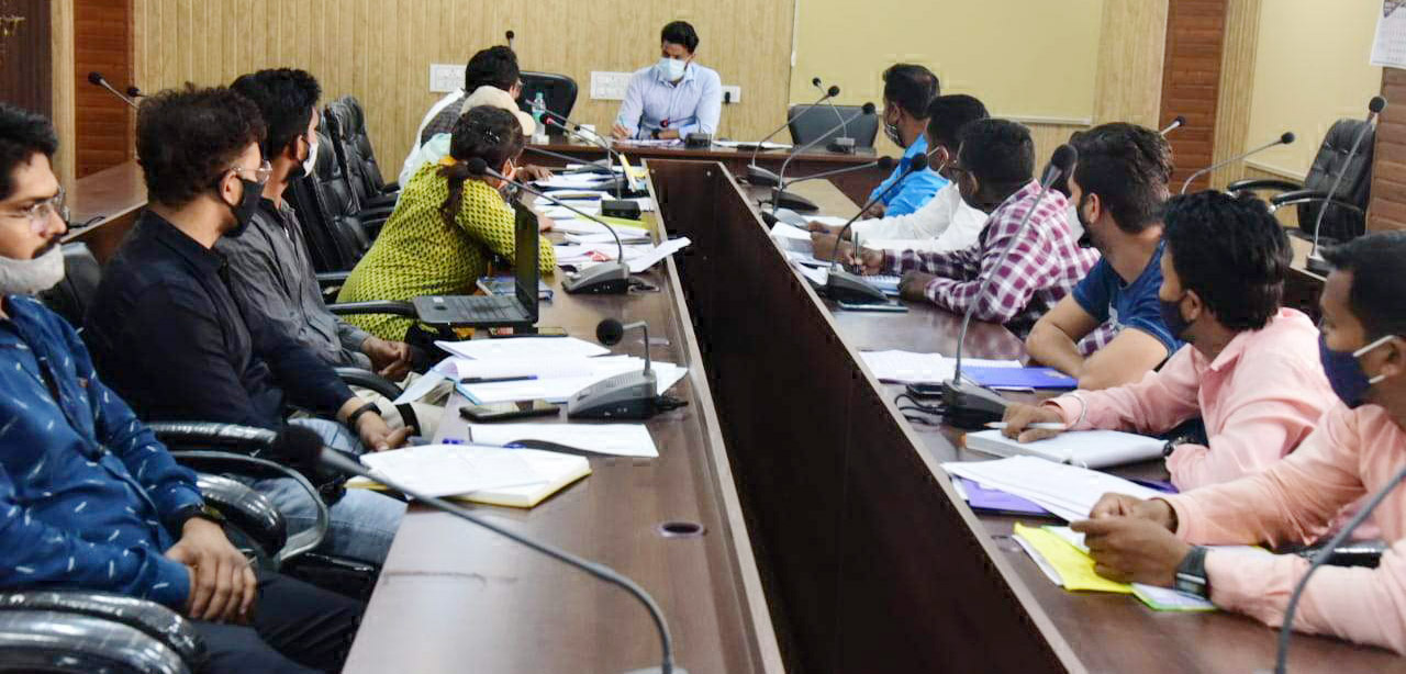 जल जीवन मिशन के कार्यों की कलेक्टर ने की समीक्षा जल जीवन मिशन के कार्यों की कलेक्टर ने की समीक्षा