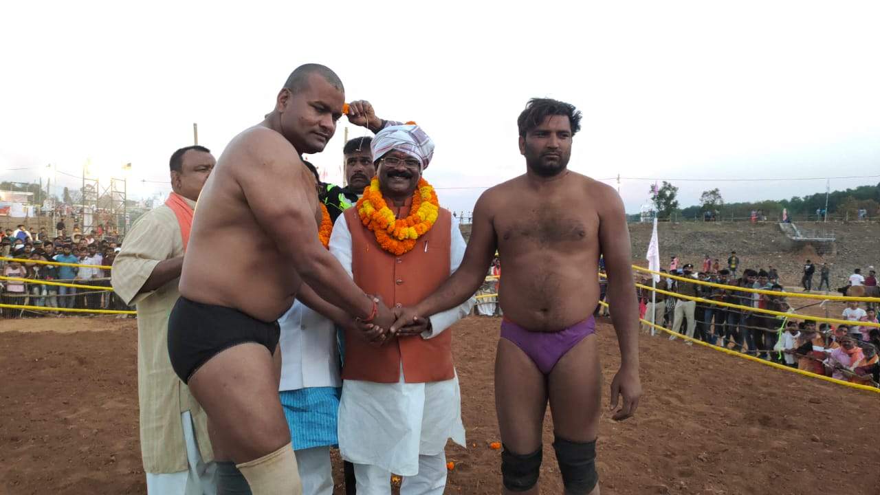 मैनपाट महोत्सव में पहली बार कुश्ती स्पर्धा, संदीप विजेता