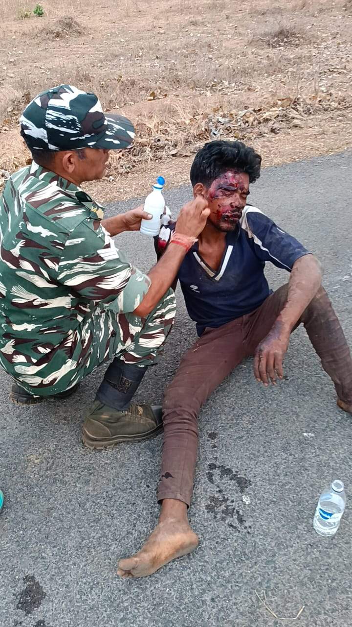 188वीं बटालियन सीआरपीएफ के जवानों ने बचाई घायल की जान 188वीं बटालियन सीआरपीएफ के जवानों ने बचाई घायल की जान