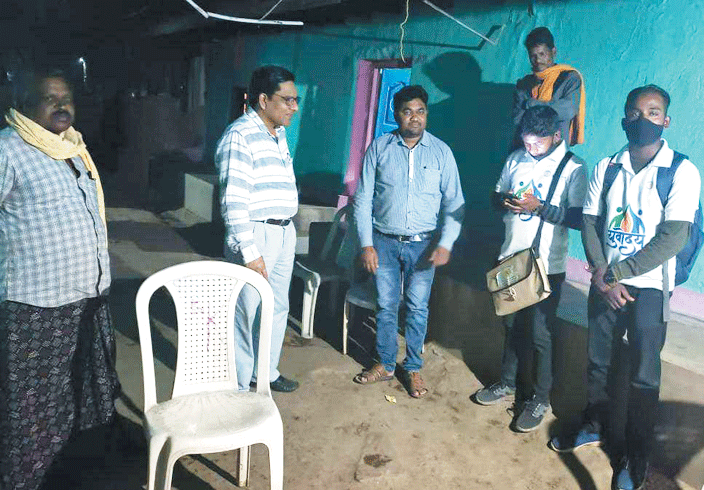 सीएमएचओ ने ग्रामीणों को दी टीबी रोग की जानकारी