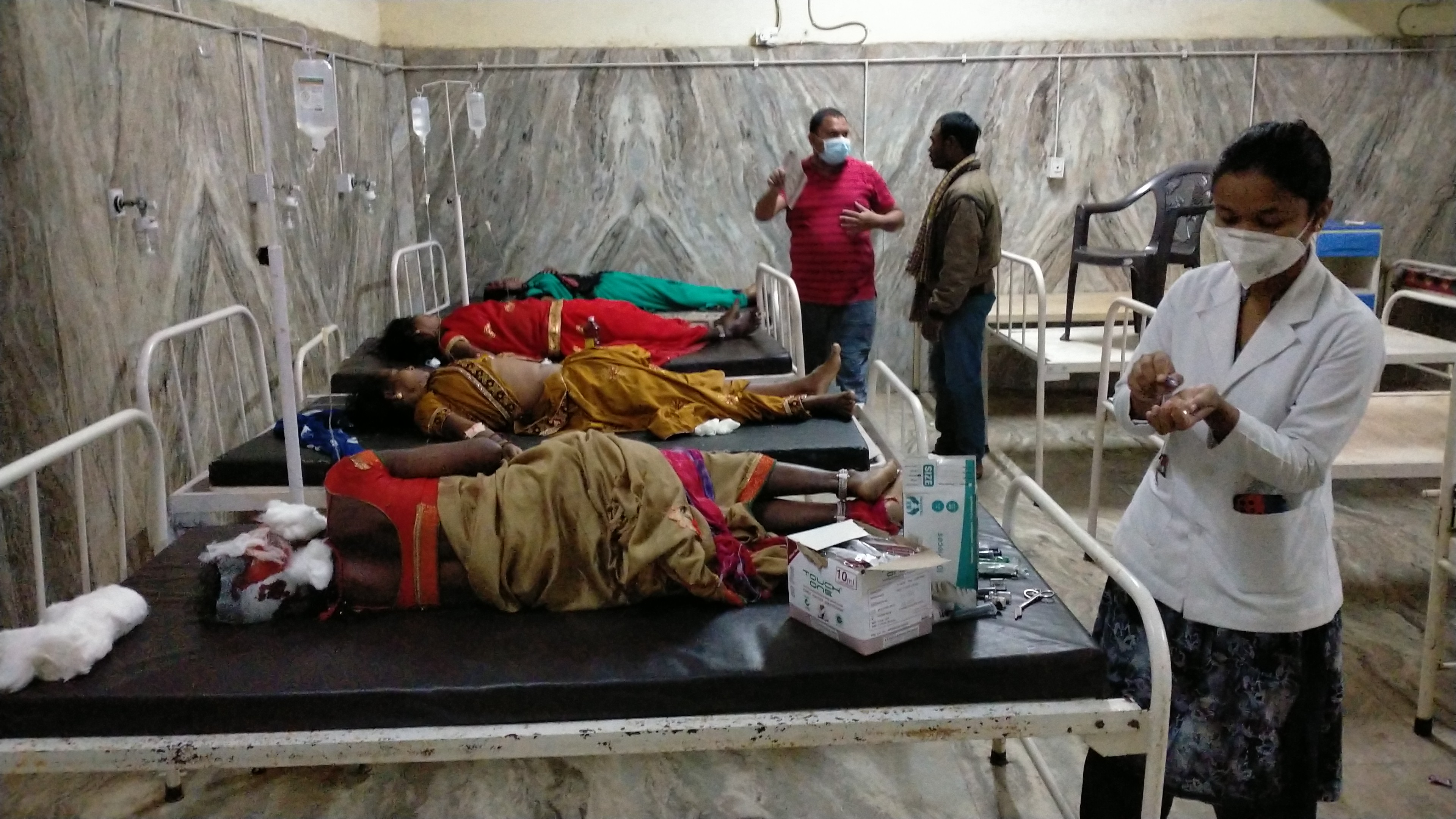 ट्रक-ट्रैक्टर भिड़ंत, एक परिवार के 6 की मौत, 20 घायल