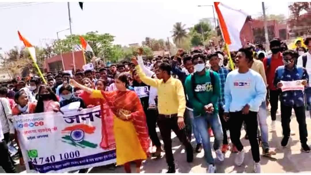वार्षिक परीक्षा की समय सारणी जारी, छात्रसभा ने घेरा विवि