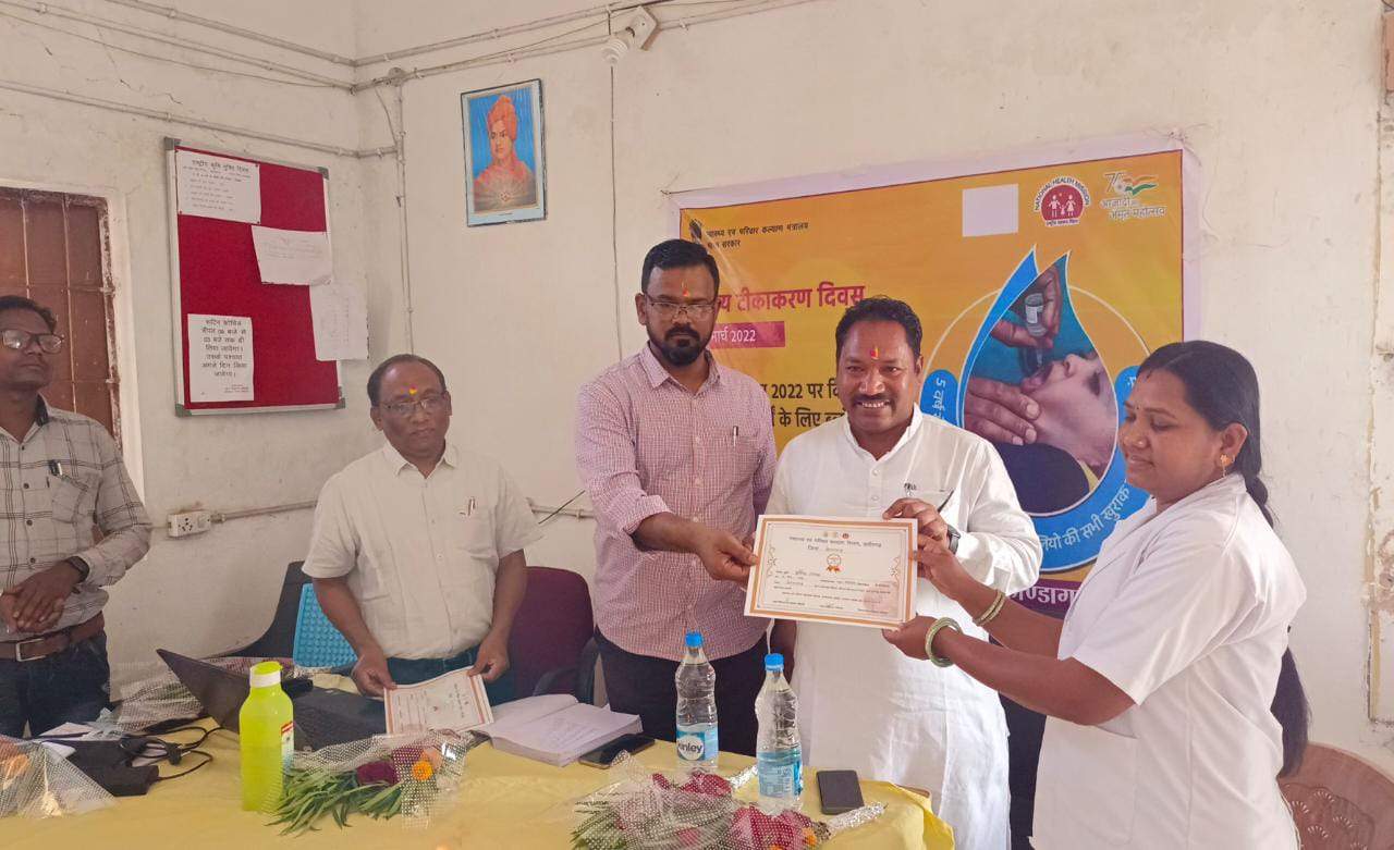 महिला स्वास्थ्यकर्मियों का सम्मान महिला स्वास्थ्यकर्मियों का सम्मान