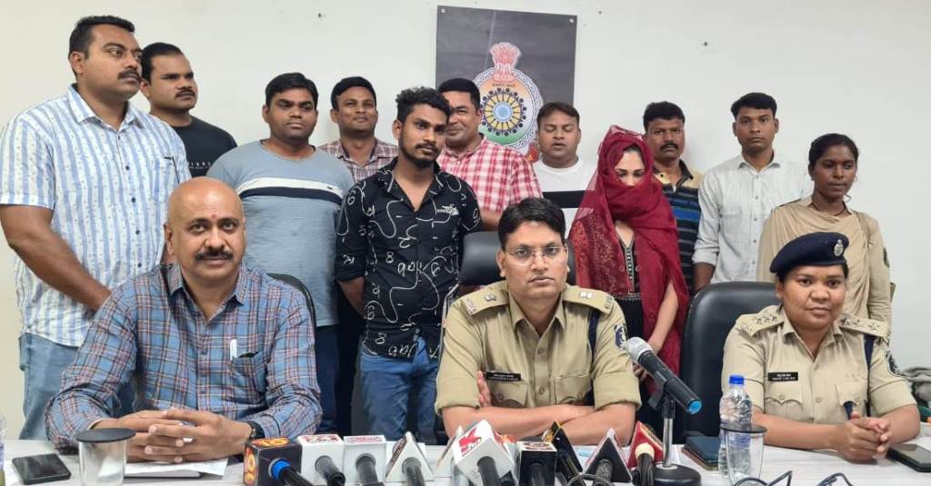 पति, सास के जेल जाने के बाद बहू लग गई नशे के अवैध कारोबार में