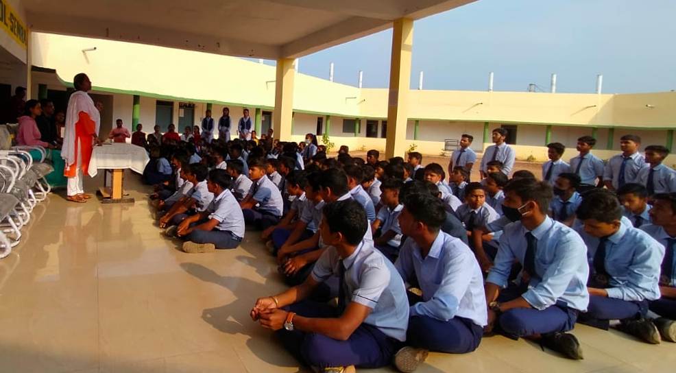 विधिक जागरूकता शिविर, स्कूली बच्चों को दी कानून की जानकारी