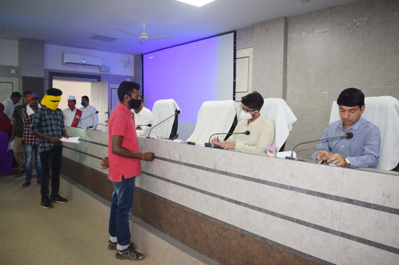 जनदर्शन में कलेक्टर ने सुनी समस्याएं