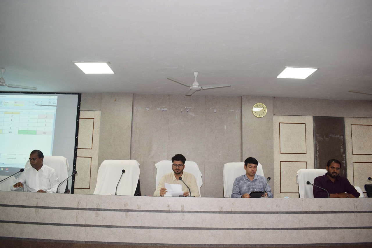 आवेदनों का निदान समय में हो-कलेक्टर